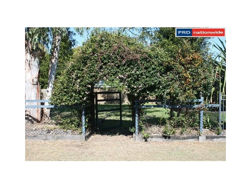 8 Guard Street, Urangan QLD 4655