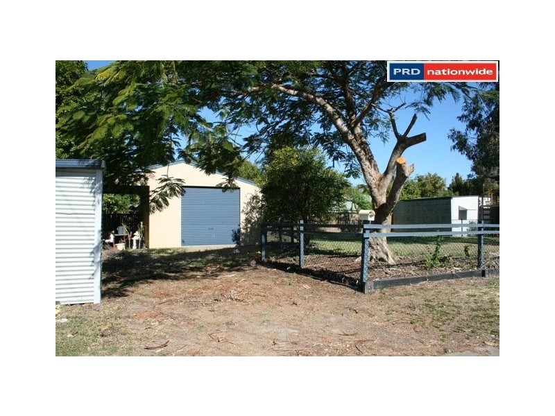 8 Guard Street, Urangan QLD 4655