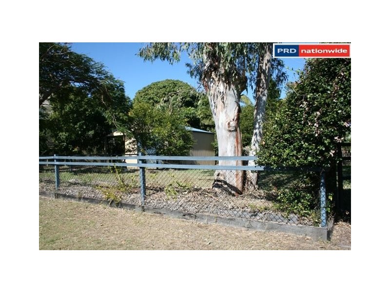 8 Guard Street, Urangan QLD 4655