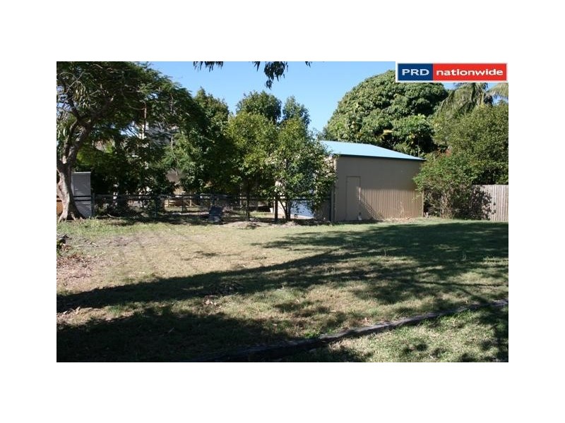 8 Guard Street, Urangan QLD 4655