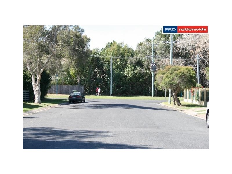 8 Guard Street, Urangan QLD 4655