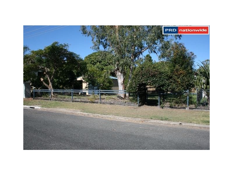 8 Guard Street, Urangan QLD 4655