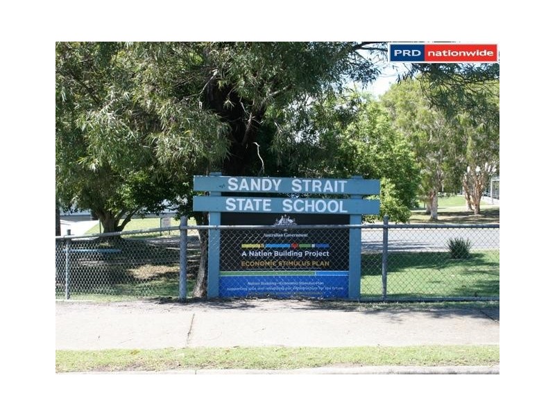 8 Guard Street, Urangan QLD 4655