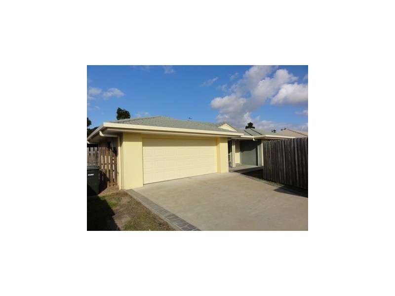 2/109 Ibis Boulevard, Eli Waters QLD 4655