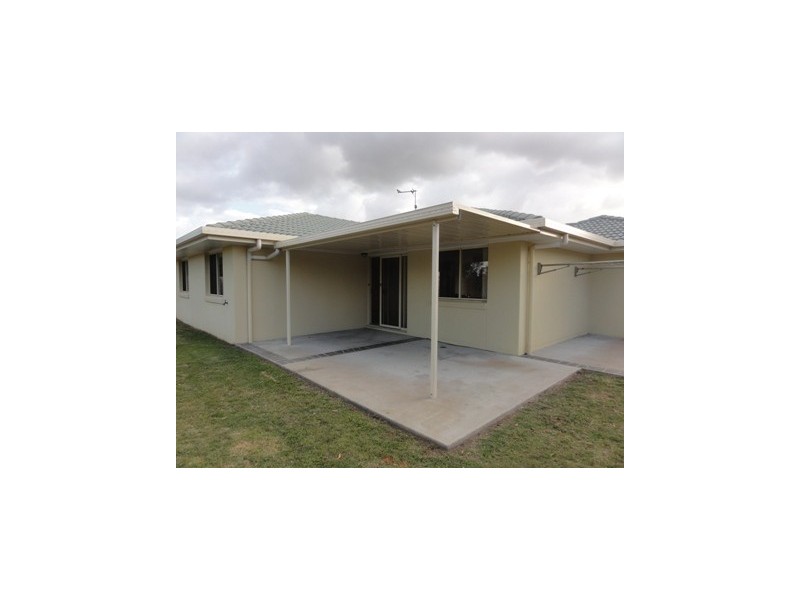 2/109 Ibis Boulevard, Eli Waters QLD 4655