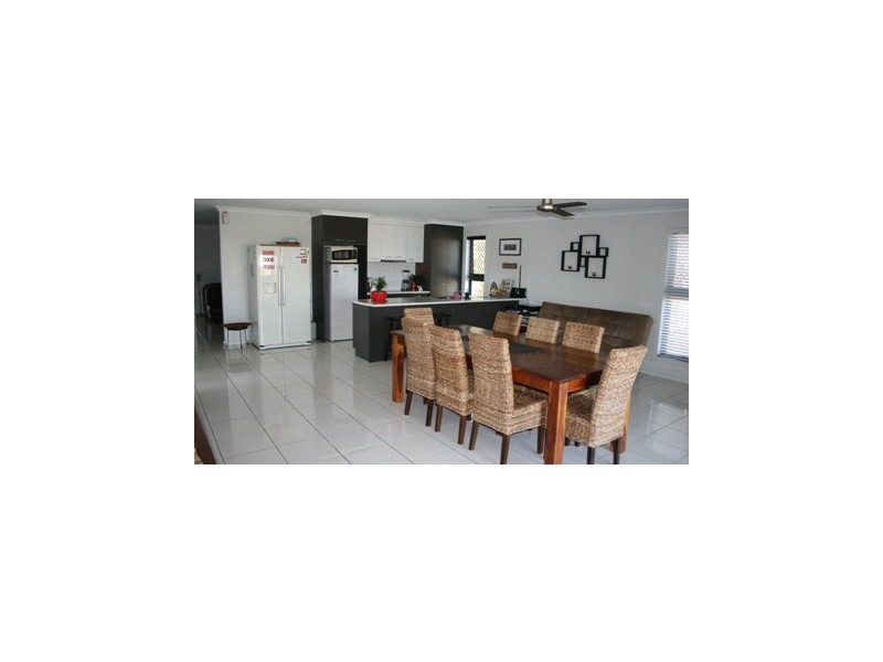 64 Earl St Vincent Cct, Eli Waters QLD 4655