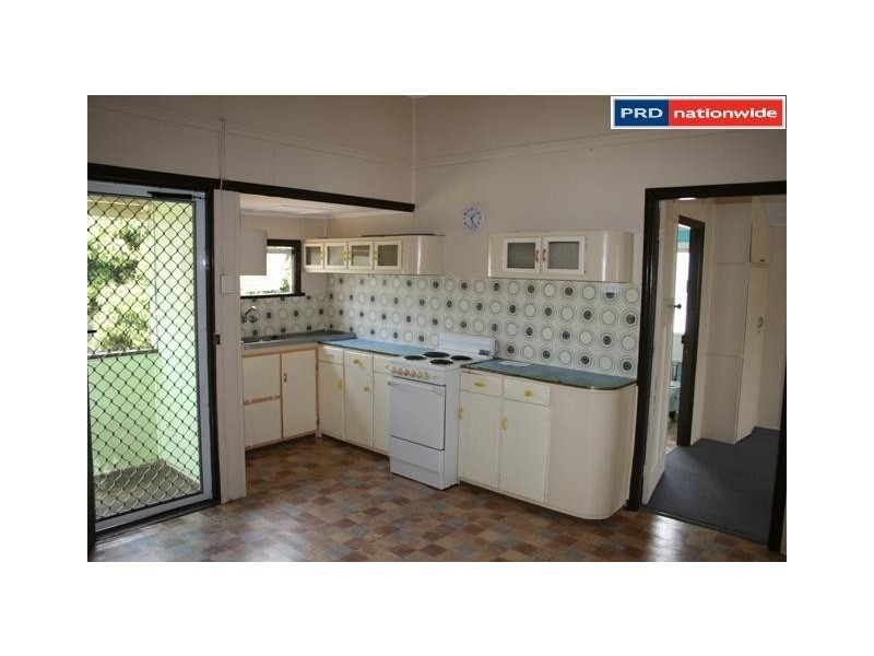 28 Elizabeth, Urangan QLD 4655