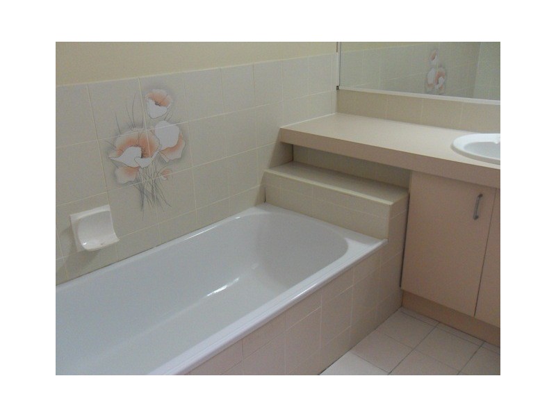 8/123 Freshwater St, Torquay QLD 4655