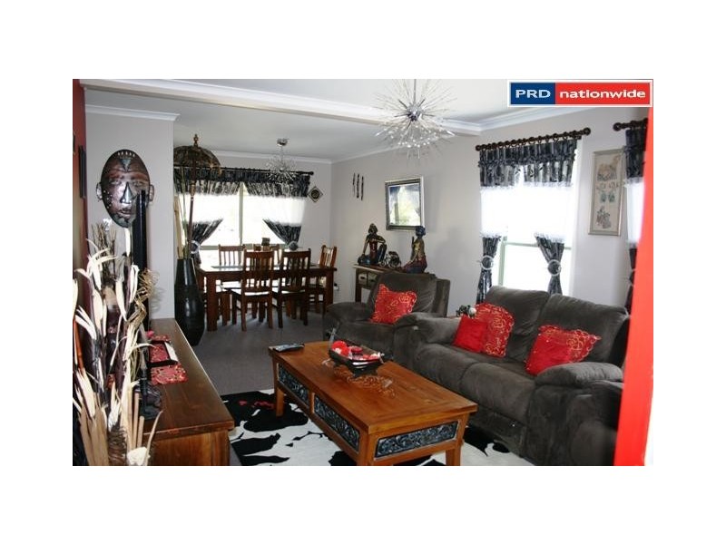 1 Whimbrel Grove, Eli Waters QLD 4655