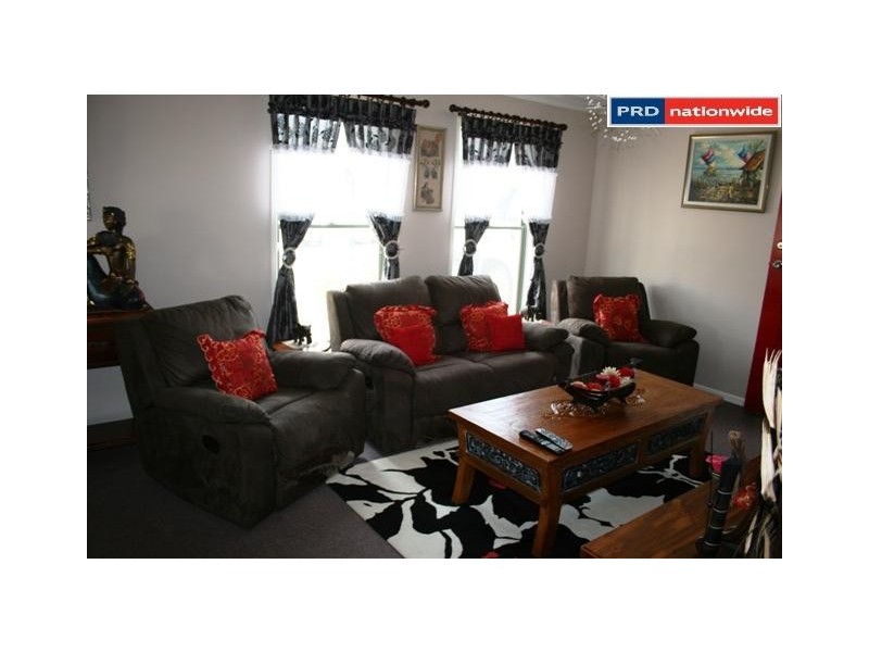 1 Whimbrel Grove, Eli Waters QLD 4655