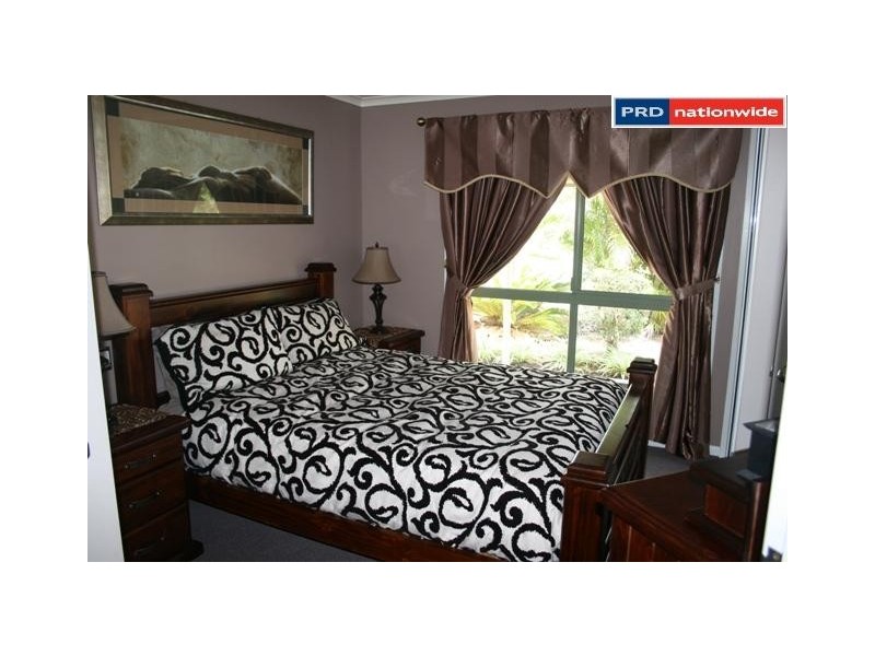 1 Whimbrel Grove, Eli Waters QLD 4655