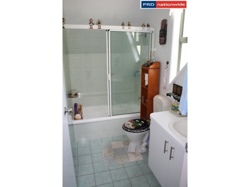 1 Whimbrel Grove, Eli Waters QLD 4655