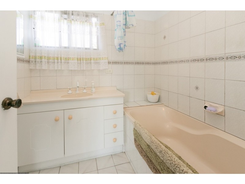 66 Robert Street, Torquay QLD 4655