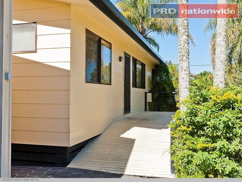 8 Crescent Street, Urangan QLD 4655