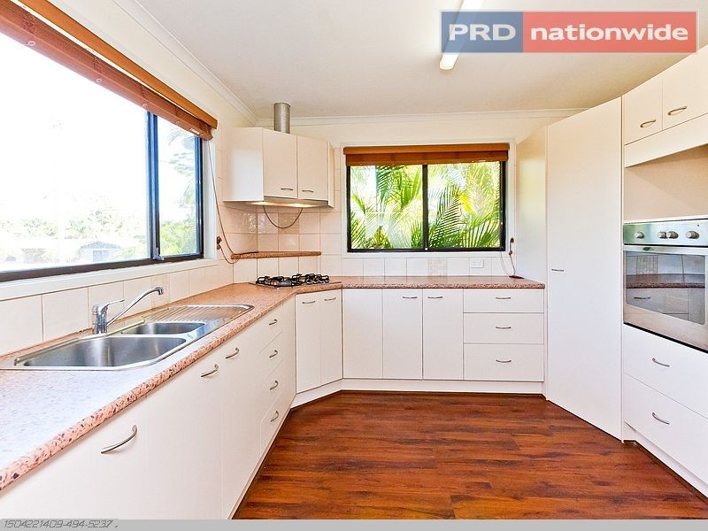 8 Crescent Street, Urangan QLD 4655