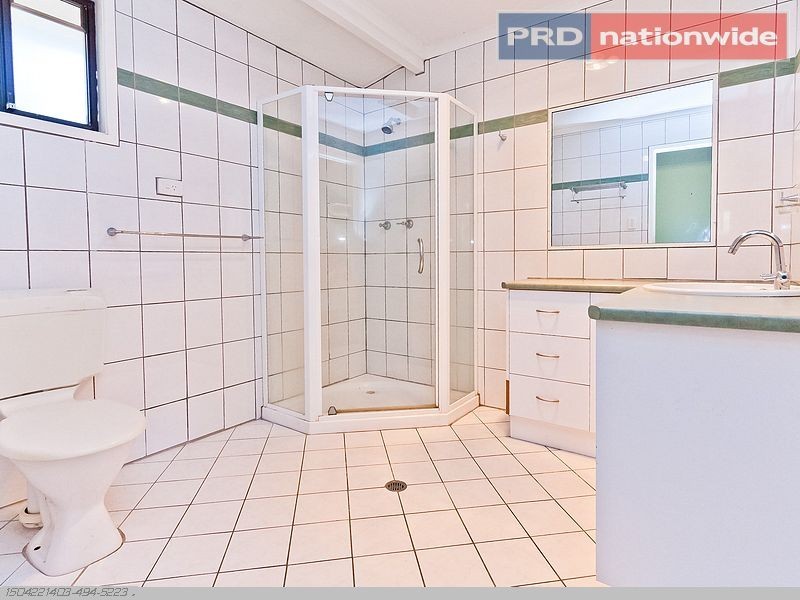 8 Crescent Street, Urangan QLD 4655