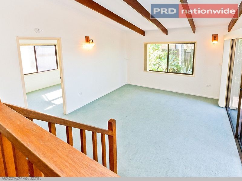 8 Crescent Street, Urangan QLD 4655