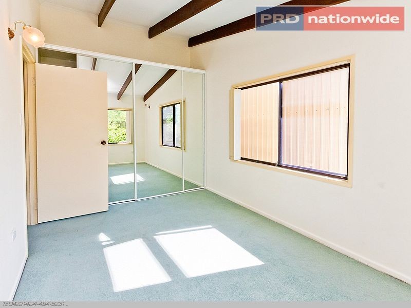 8 Crescent Street, Urangan QLD 4655