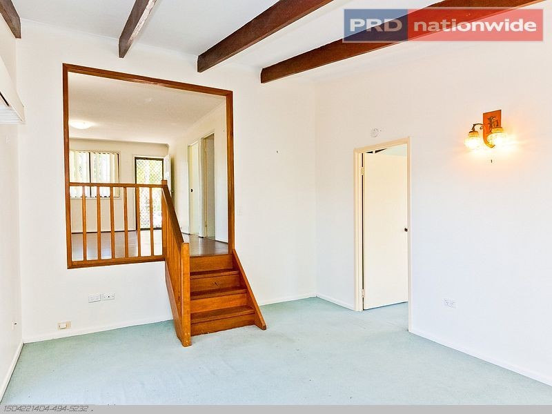 8 Crescent Street, Urangan QLD 4655