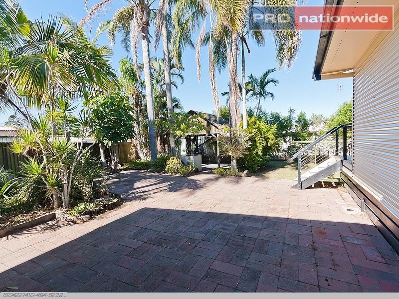 8 Crescent Street, Urangan QLD 4655