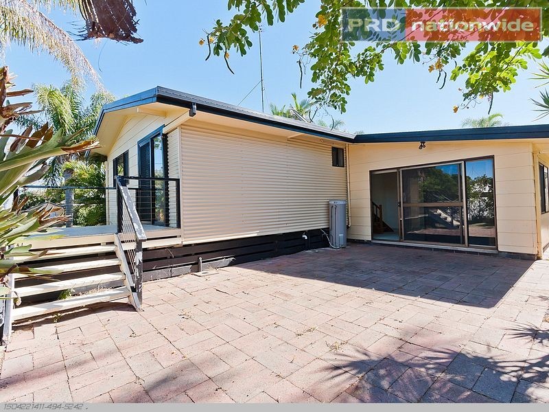 8 Crescent Street, Urangan QLD 4655