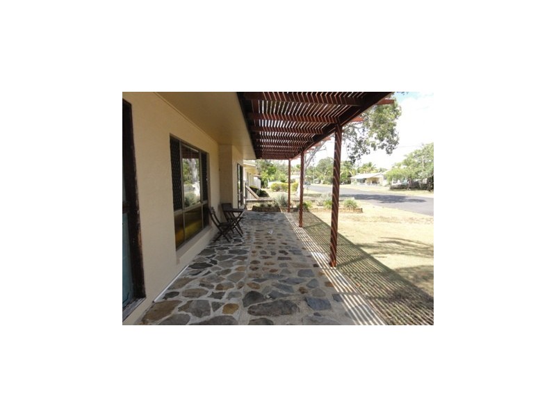 2 Riley Street, Urangan QLD 4655