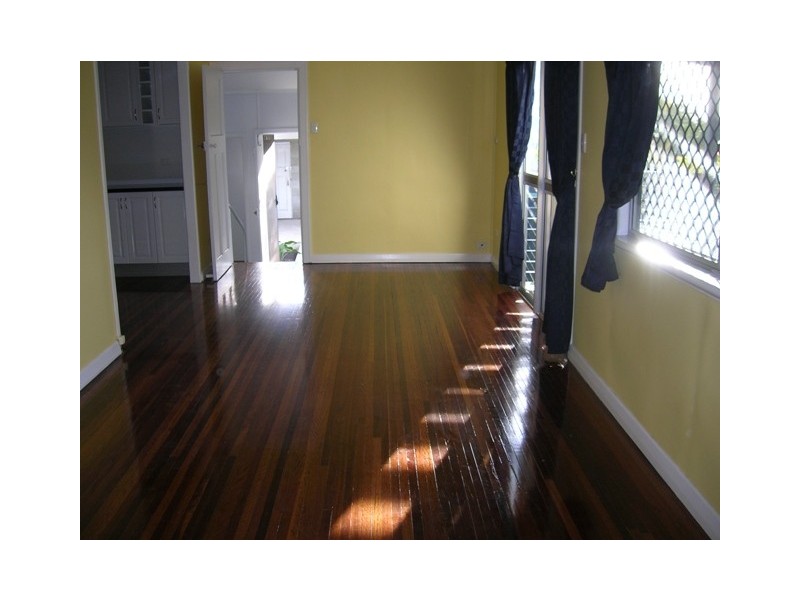 33 Bideford St, Torquay QLD 4655