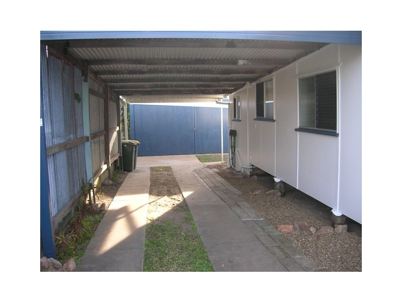 33 Bideford St, Torquay QLD 4655