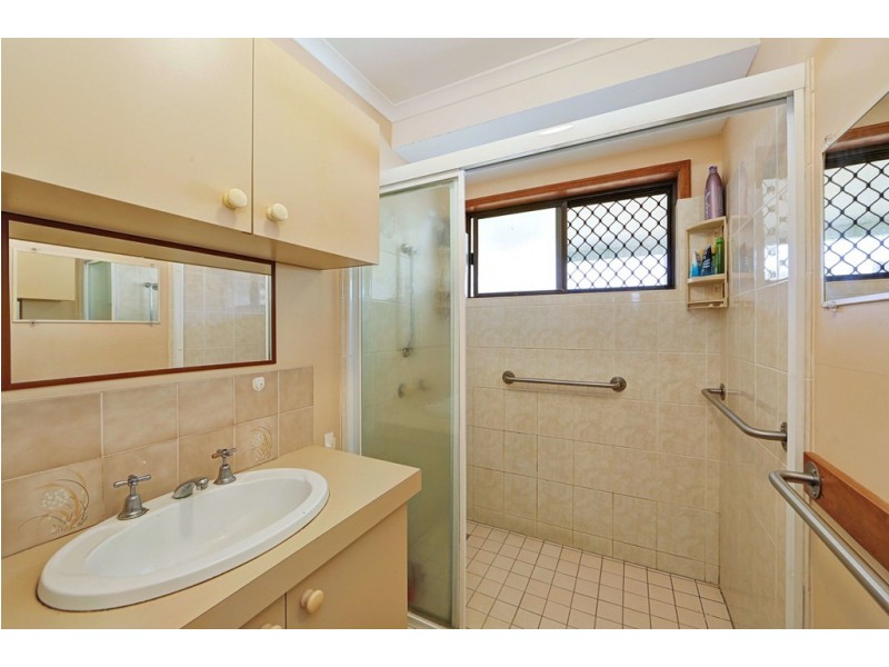 18 South Street, Urangan QLD 4655