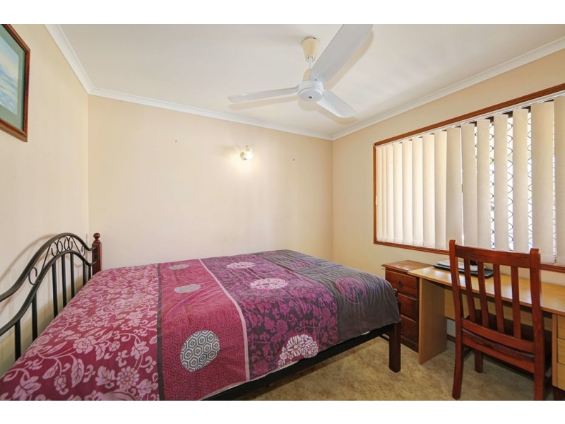 18 South Street, Urangan QLD 4655