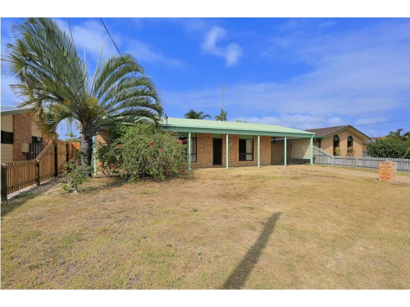 18 South Street, Urangan QLD 4655