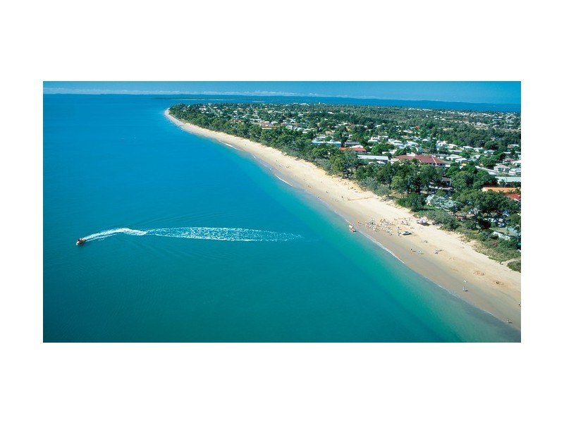 18 South Street, Urangan QLD 4655