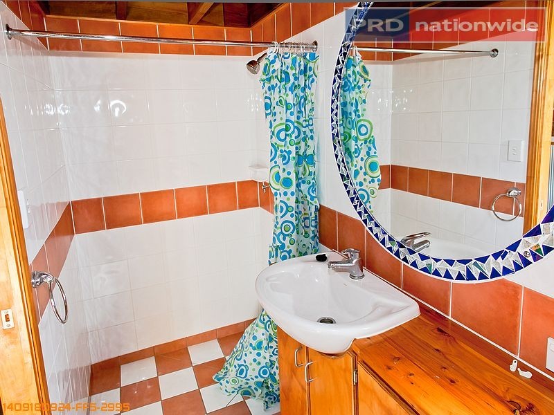 1 Aimee Drive, Urangan QLD 4655