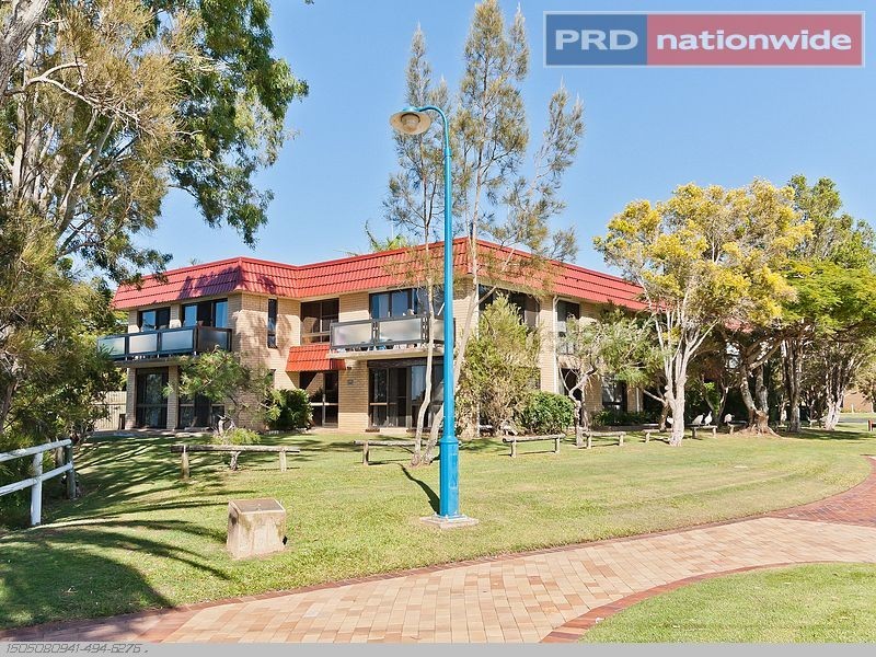 1/2 James Street, Urangan QLD 4655