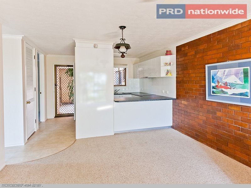 1/2 James Street, Urangan QLD 4655