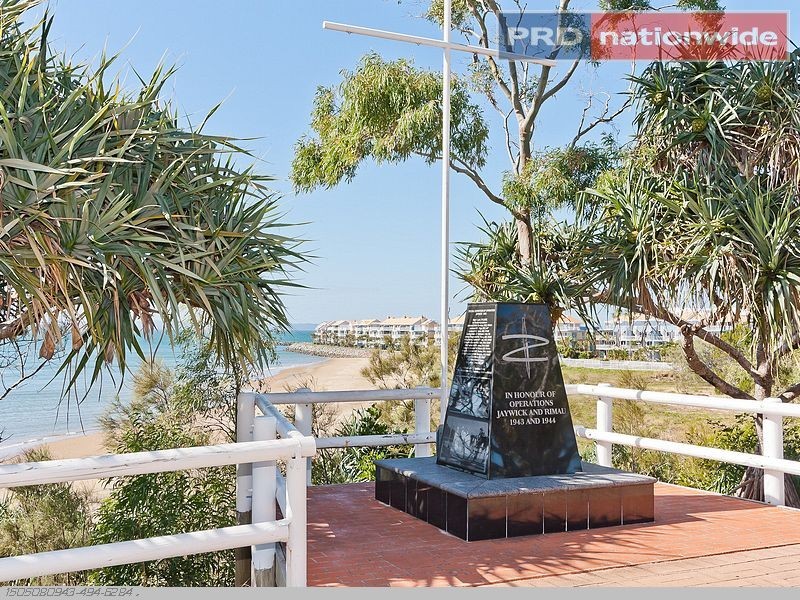 1/2 James Street, Urangan QLD 4655