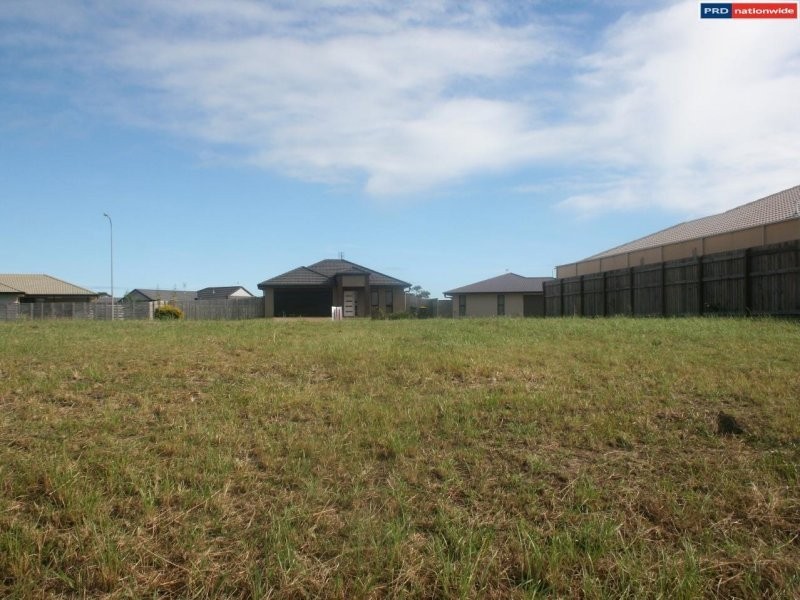 17 Bounty Circuit, Eli Waters QLD 4655