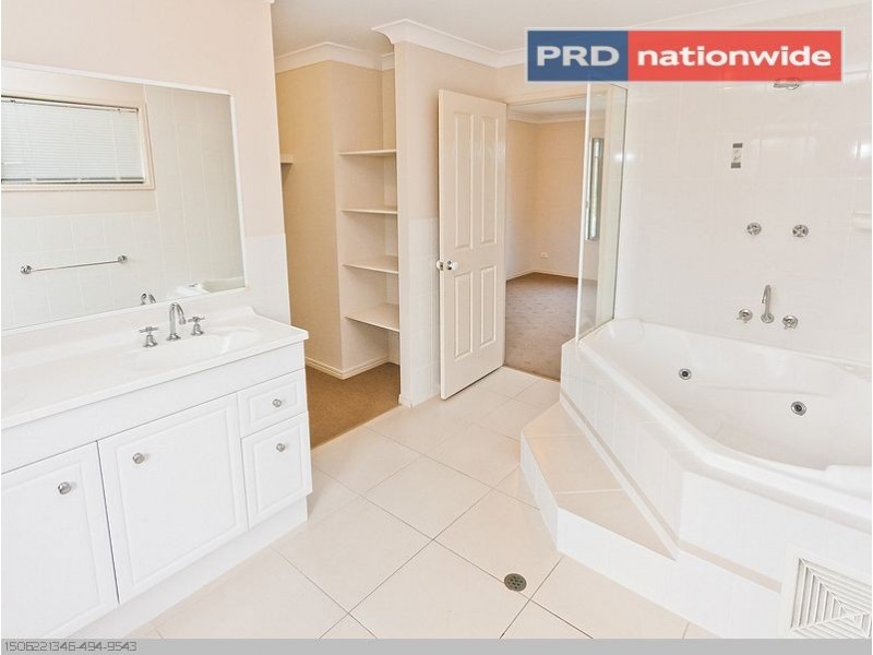 13 Lady Penrhyn Dr, Eli Waters QLD 4655