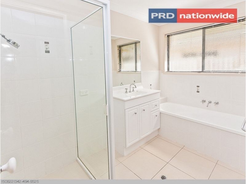 13 Lady Penrhyn Dr, Eli Waters QLD 4655