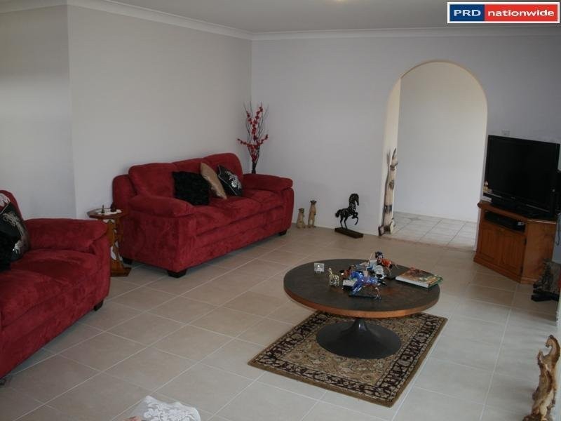 32 Oleander Ave, Scarness QLD 4655