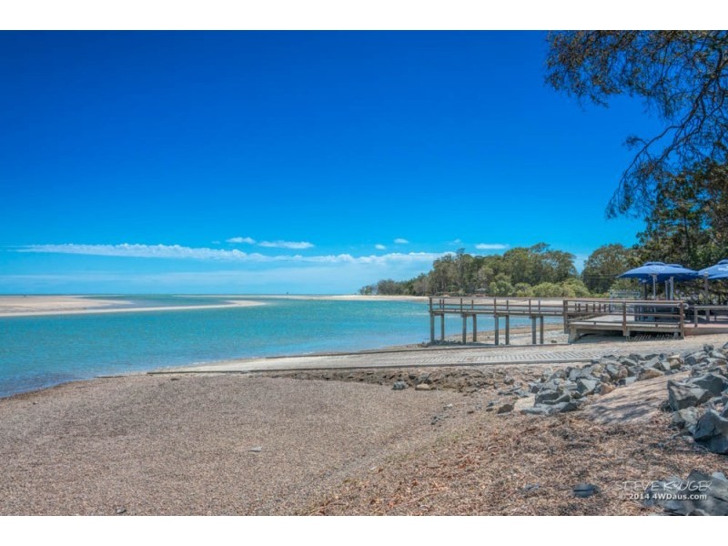 18 Wave Court, Toogoom QLD 4655