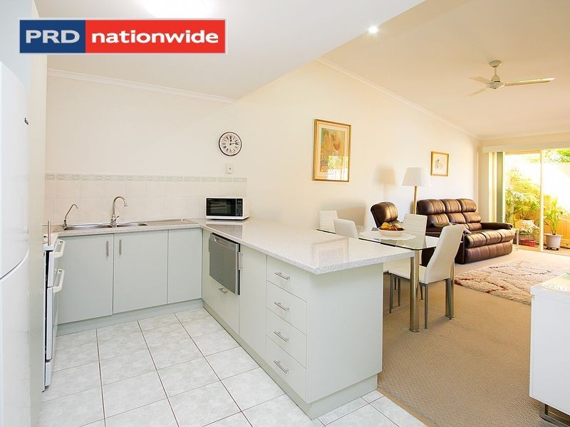 8/72 Miller Street, Urangan QLD 4655