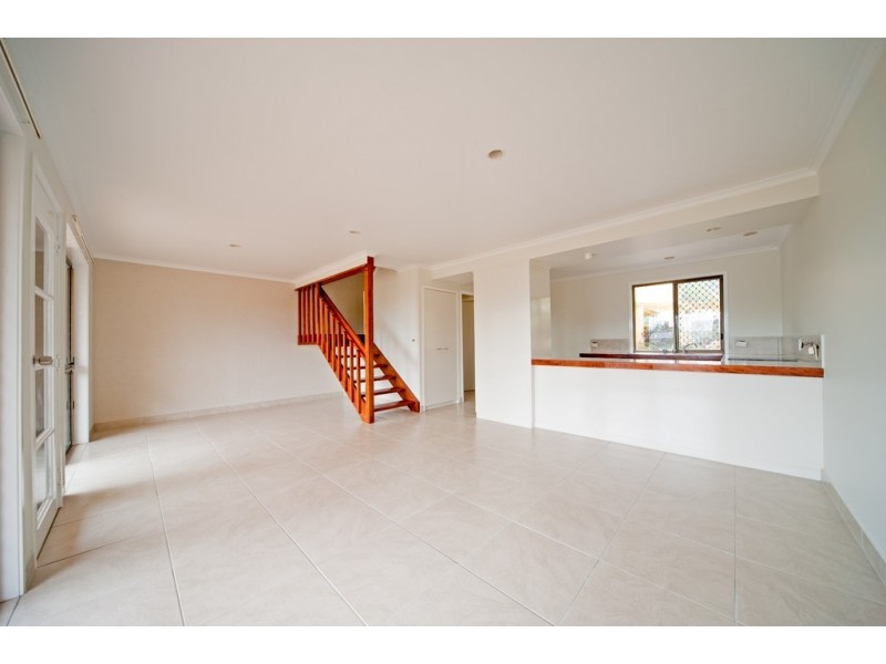 1/4 Salmon Street, Cannonvale QLD 4802