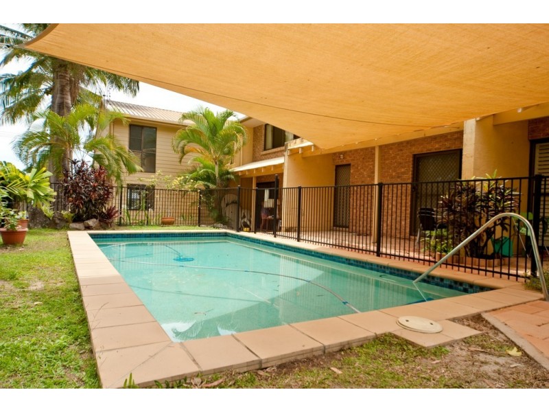 1/4 Salmon Street, Cannonvale QLD 4802