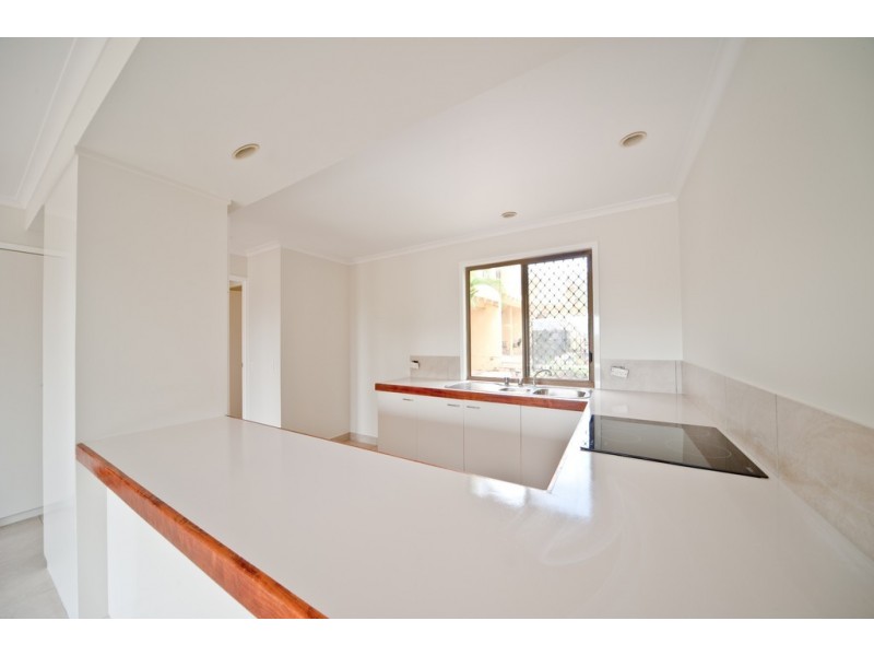 1/4 Salmon Street, Cannonvale QLD 4802