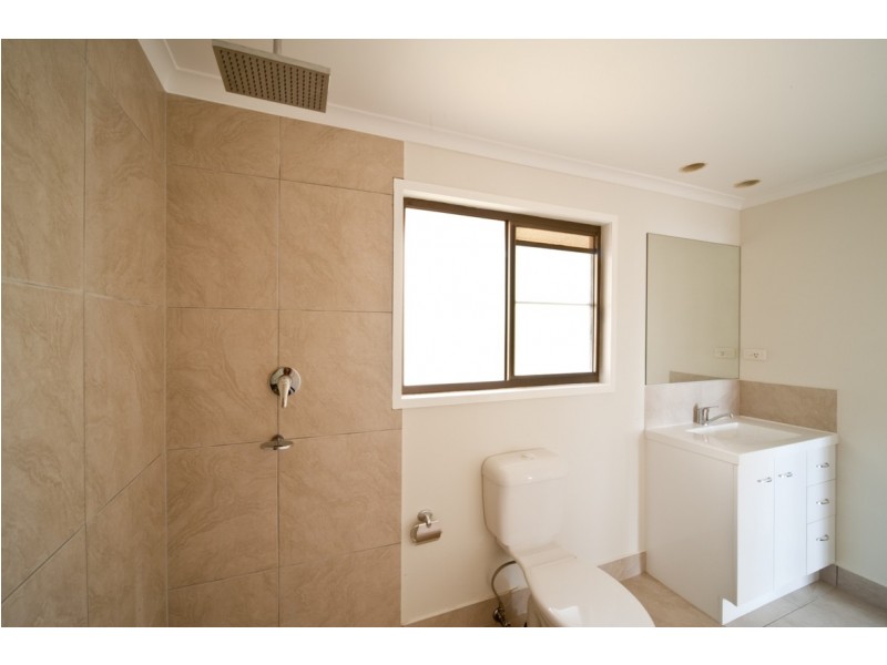 1/4 Salmon Street, Cannonvale QLD 4802