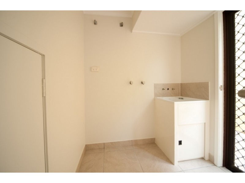 1/4 Salmon Street, Cannonvale QLD 4802