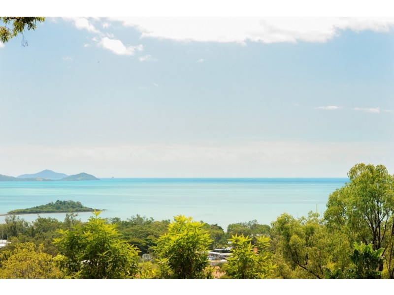 24/13 Border Drive, Cannonvale QLD 4802