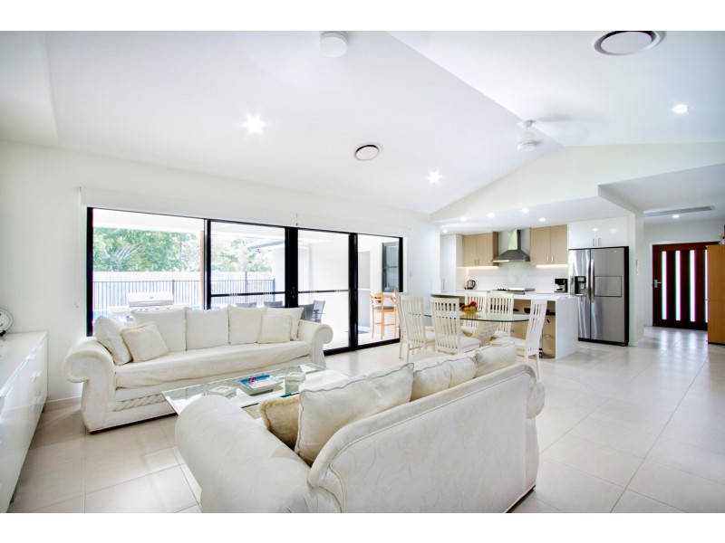 4 Homestead Place, Cannon Valley QLD 4800