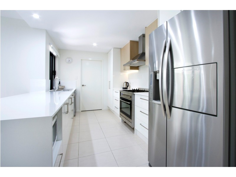 4 Homestead Place, Cannon Valley QLD 4800